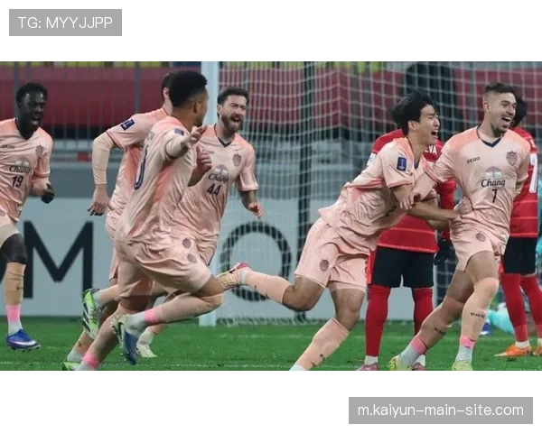 成都蓉城主场0比1负武里南联 主裁判多次判罚引主场球迷不满 成都蓉城主场0比1负武里南联 主裁判多次判罚引主场球迷不满